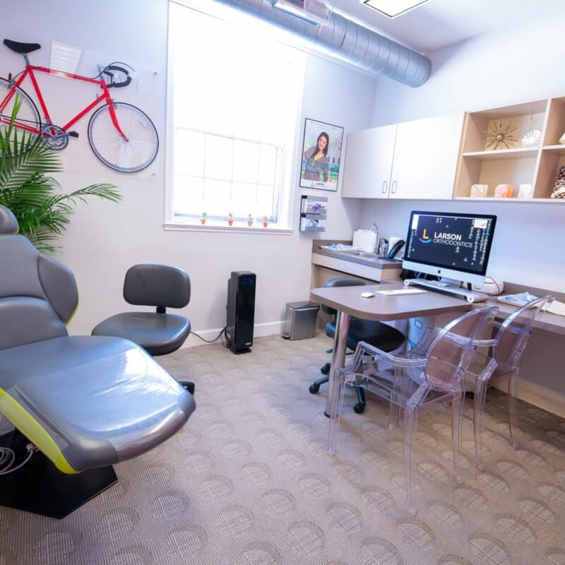 Office Interior Larson Orthodontics Alexandria Virginia 2021 23 800x800 - Our Orthodontic Office in Alexandria Virginia